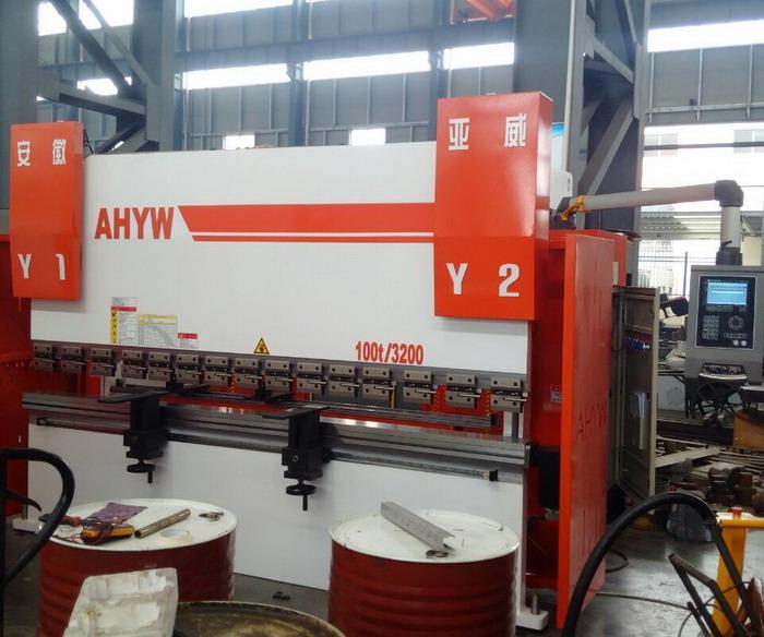 3 M idwolik yo opere CNC près Freins 4 aks