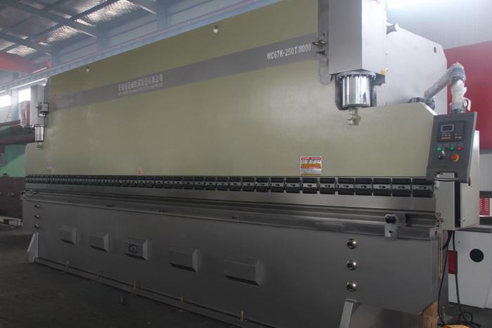 China Yawei 250T8M plate bending machine 2 axis 8m press brake suppliers