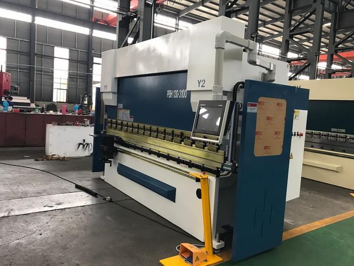 AHYW Yawei PBH 130T 5 axis cnc press brake made in china factory DA58T DSP Laser guarding