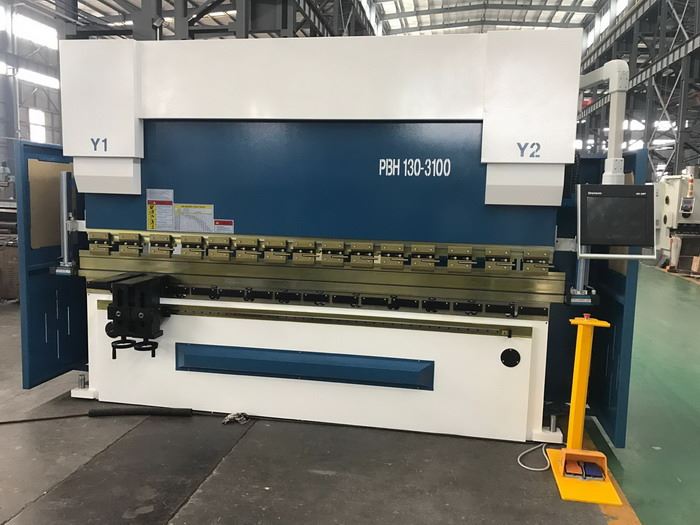 China AHYW Yawei made PBH 130T3m CNC Press Brake suppliers DELEM DA58T 2D Touch screen controller